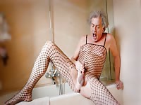 Ivo crossdresser -selfpiss & shitting smear - from Austria